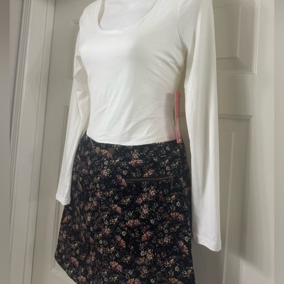 Mossimo Corduroy Skirt - Picture 4 of 9